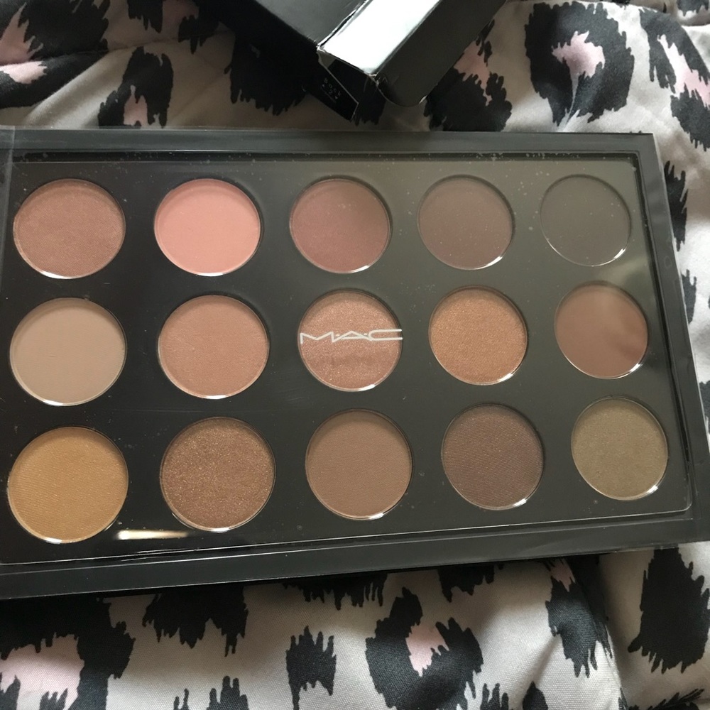 MAC COSMETICS EYESHADOW PALETTE - Picture 2 of 8